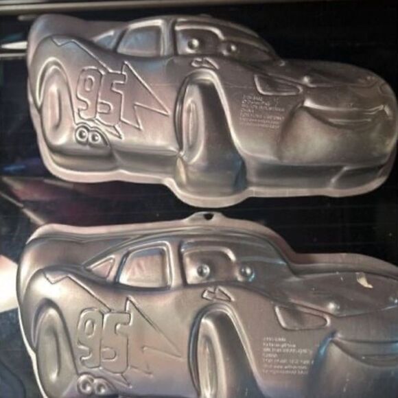 COPY - Wilton Disney / Pixar Cars Lightning McQueen Cake Pan - Picture 2 of 3